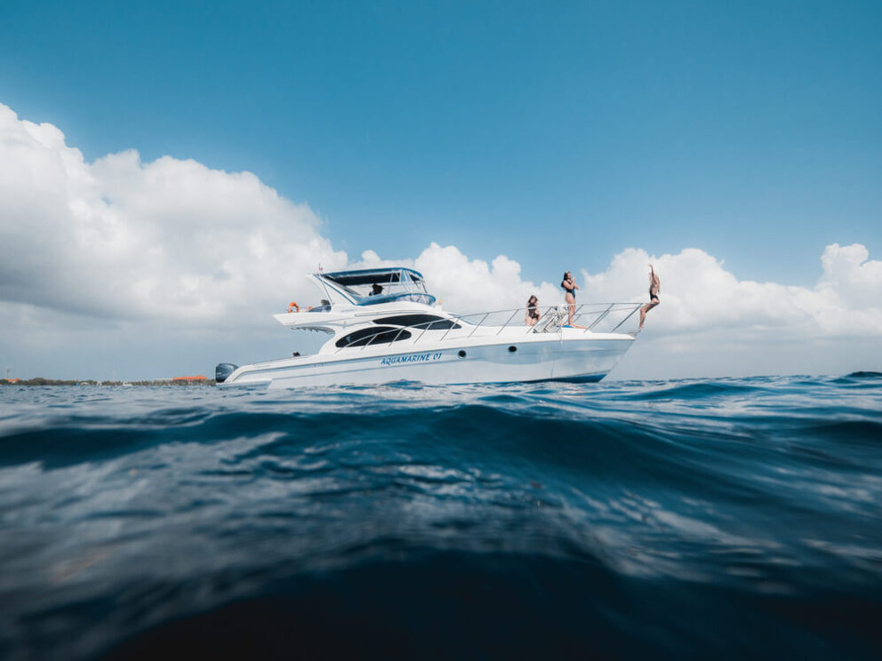 8 person yacht, private boat charter bali, boat hire bali seminyak, 1 day yacht rentals
