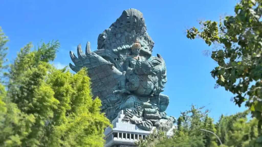 Garuda Wisnu Kencana statue 
