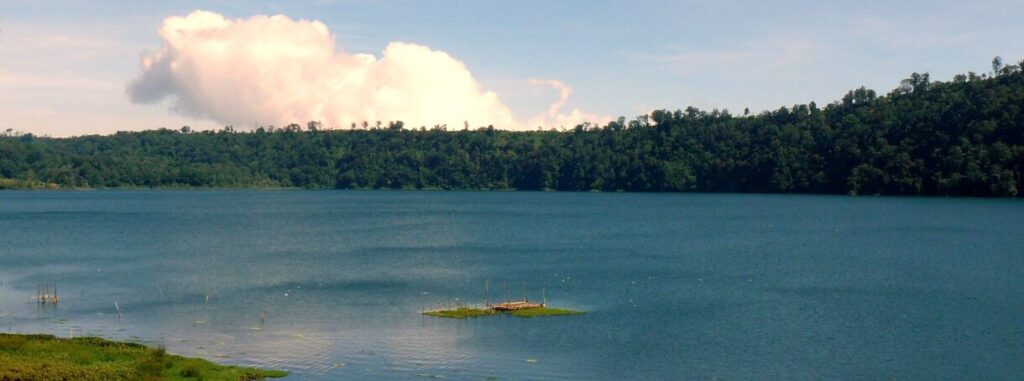 Lake Buyan view
