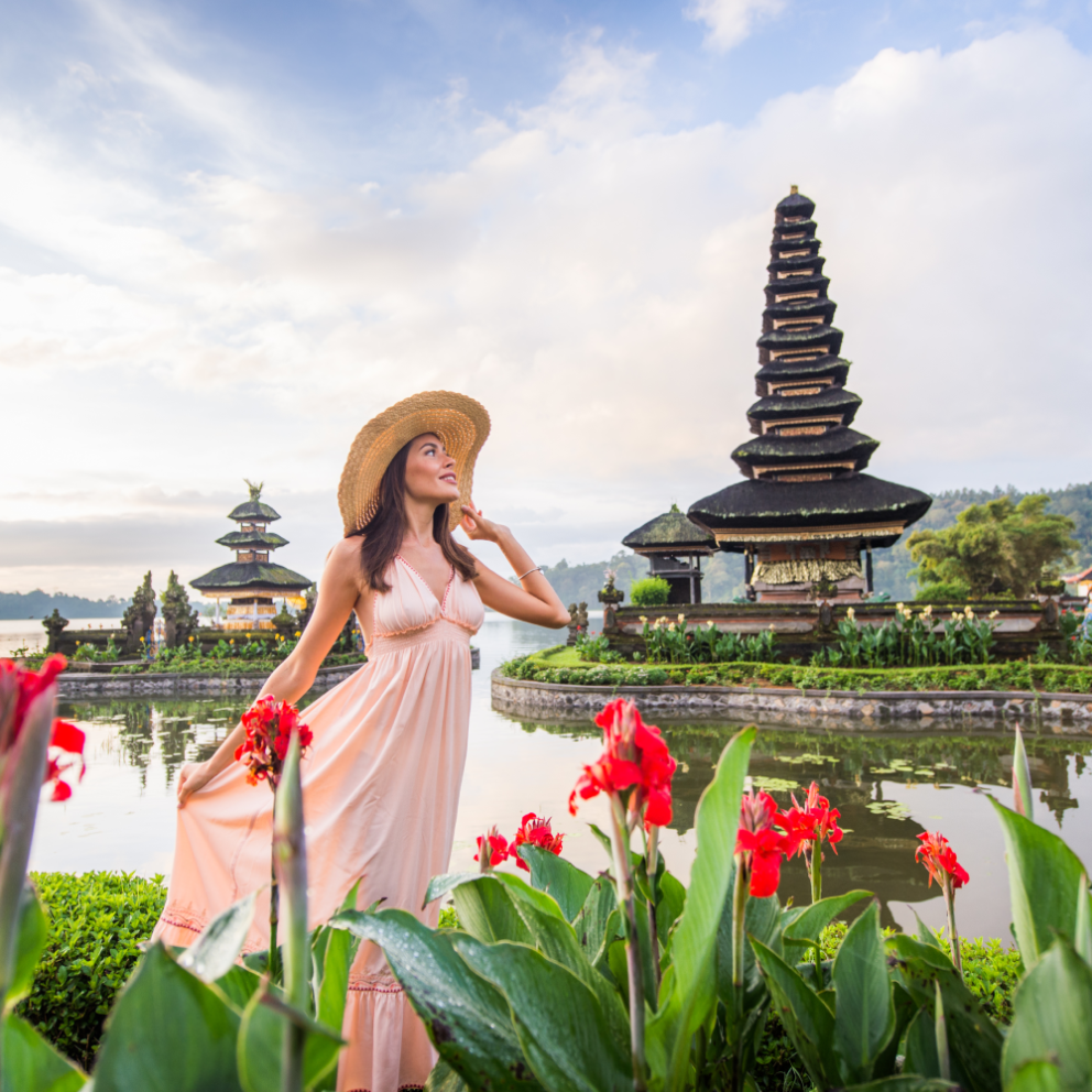 women on ulundanu temple