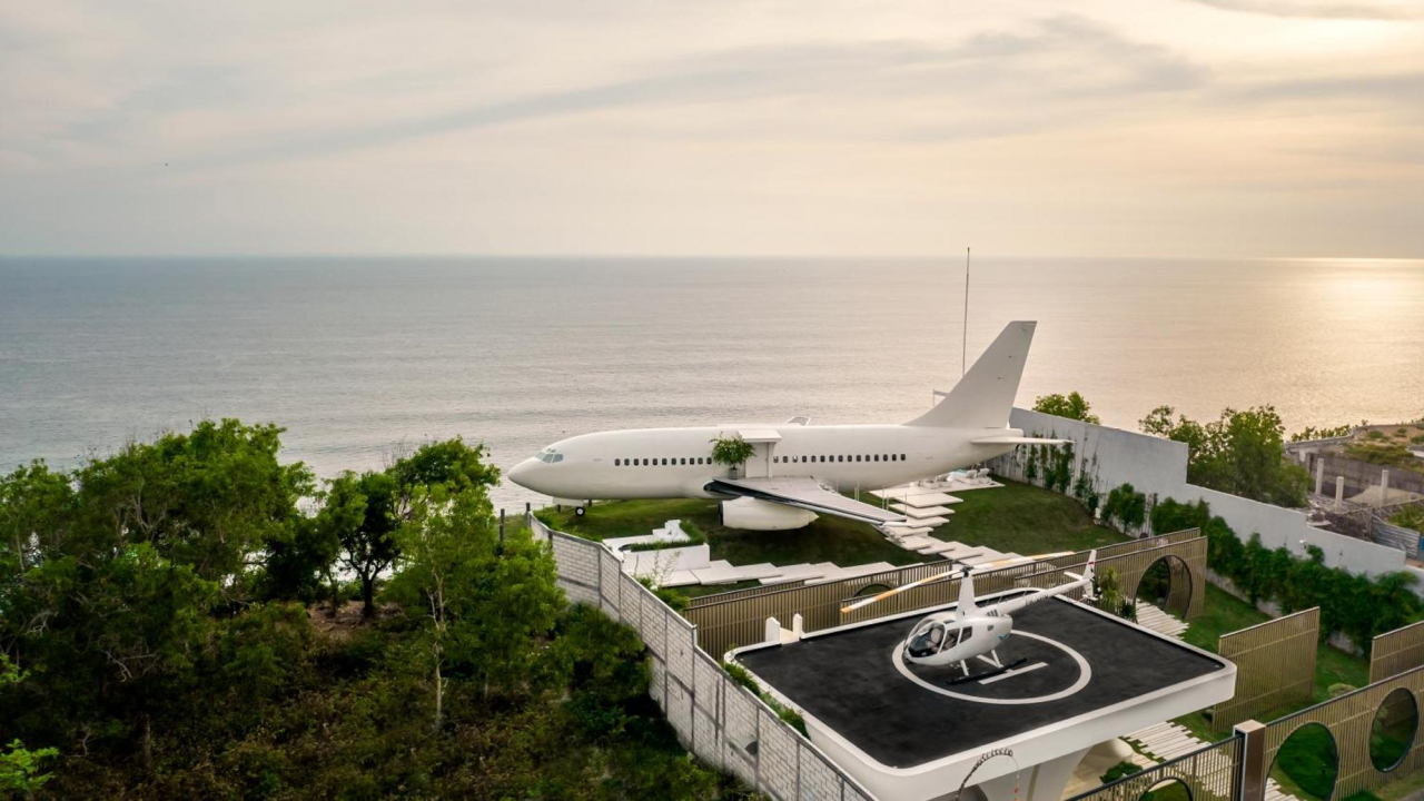 Private Jet Villa