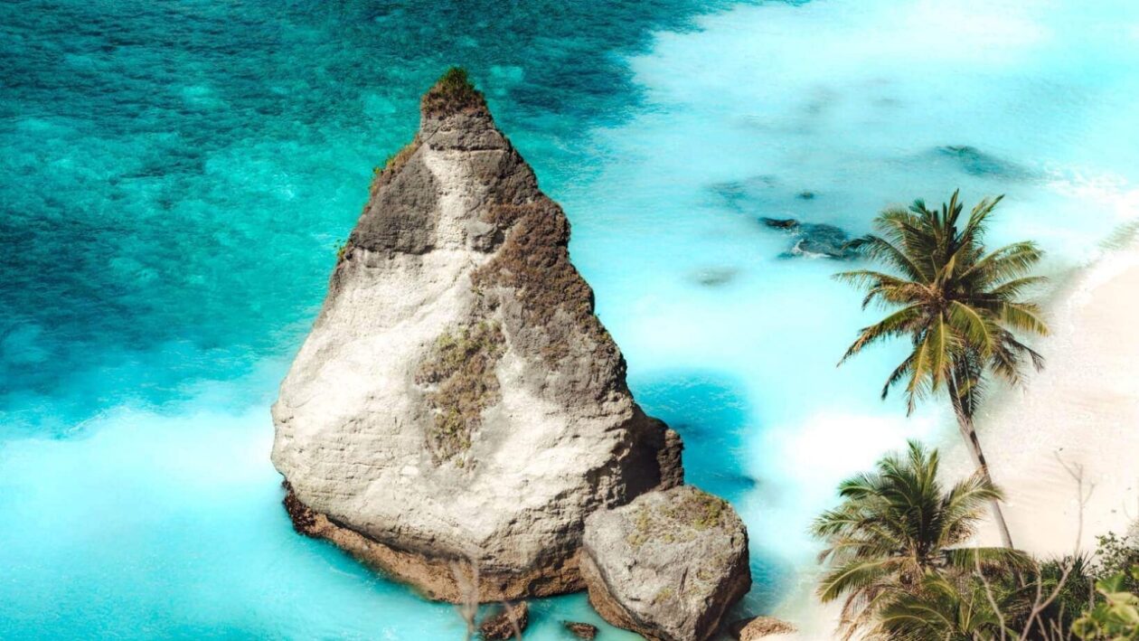 Diamond Beach – One of the Most Photogenic Spots in Nusa Penida