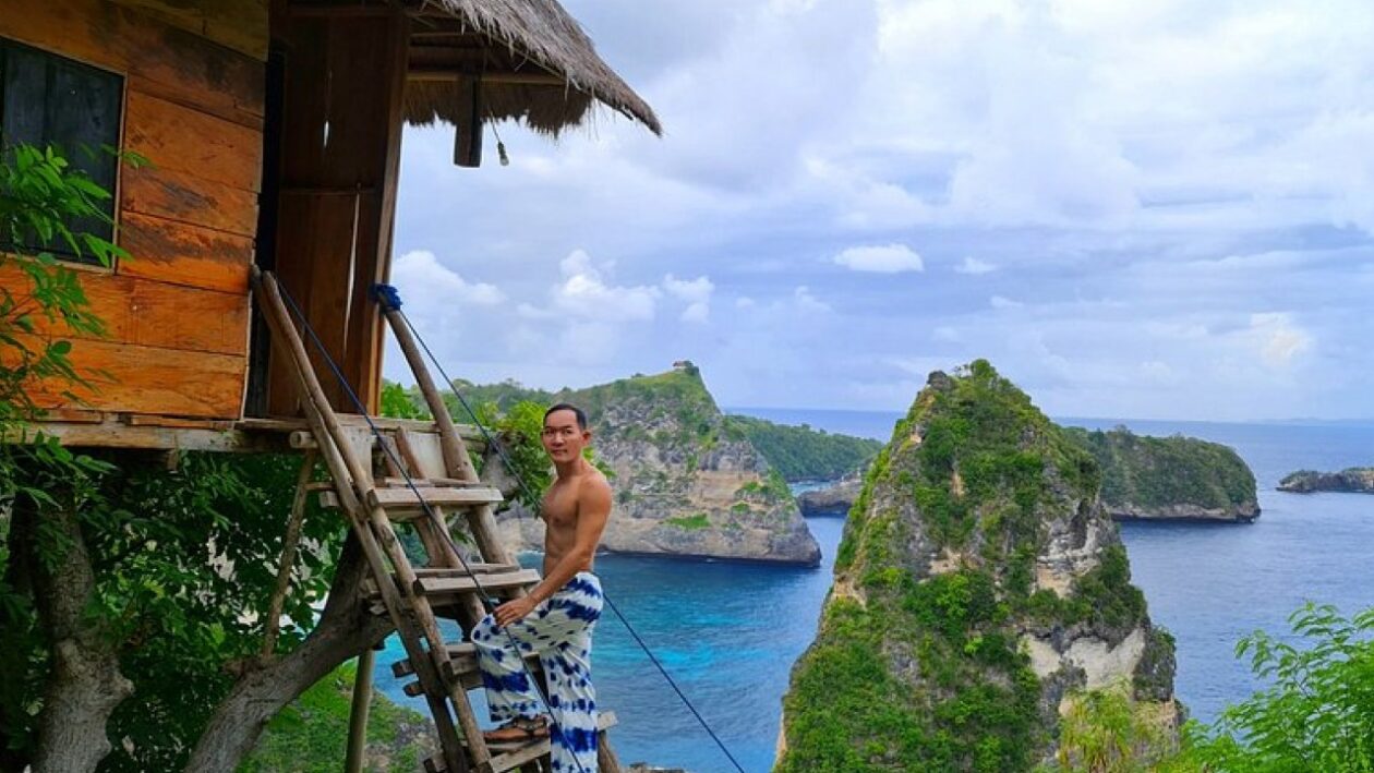 Rumah Pohon Molenteng – A Cliffside Treehouse With Iconic Views